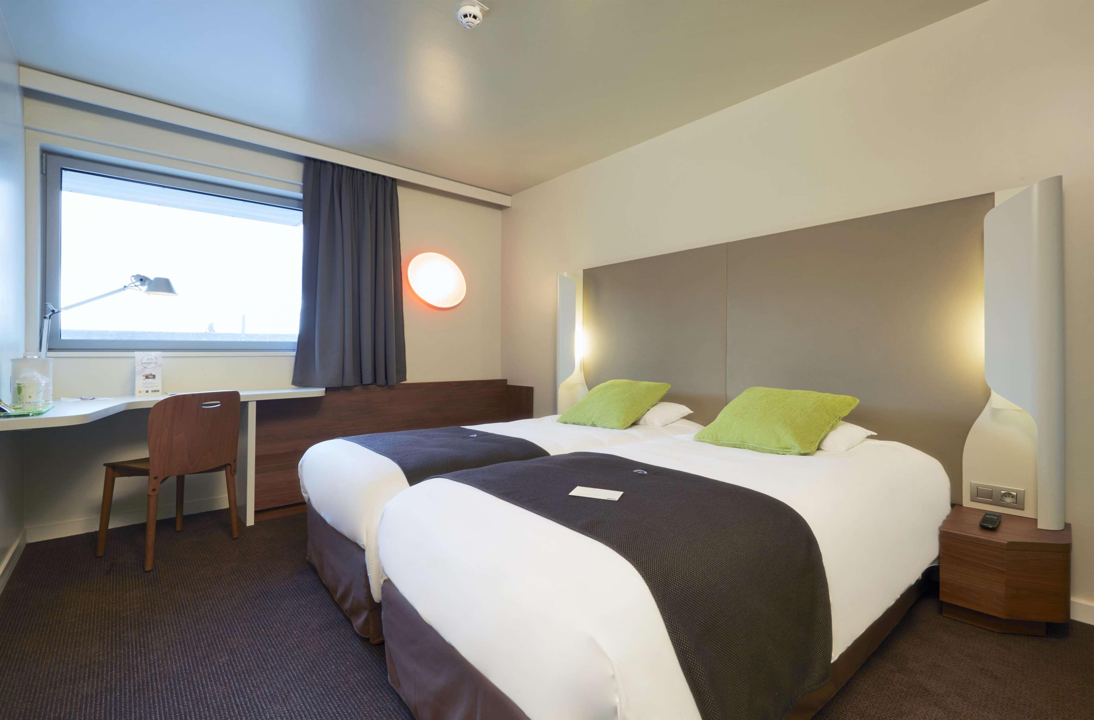 Hotel Campanile Sur Yon Centre Gare 3*
