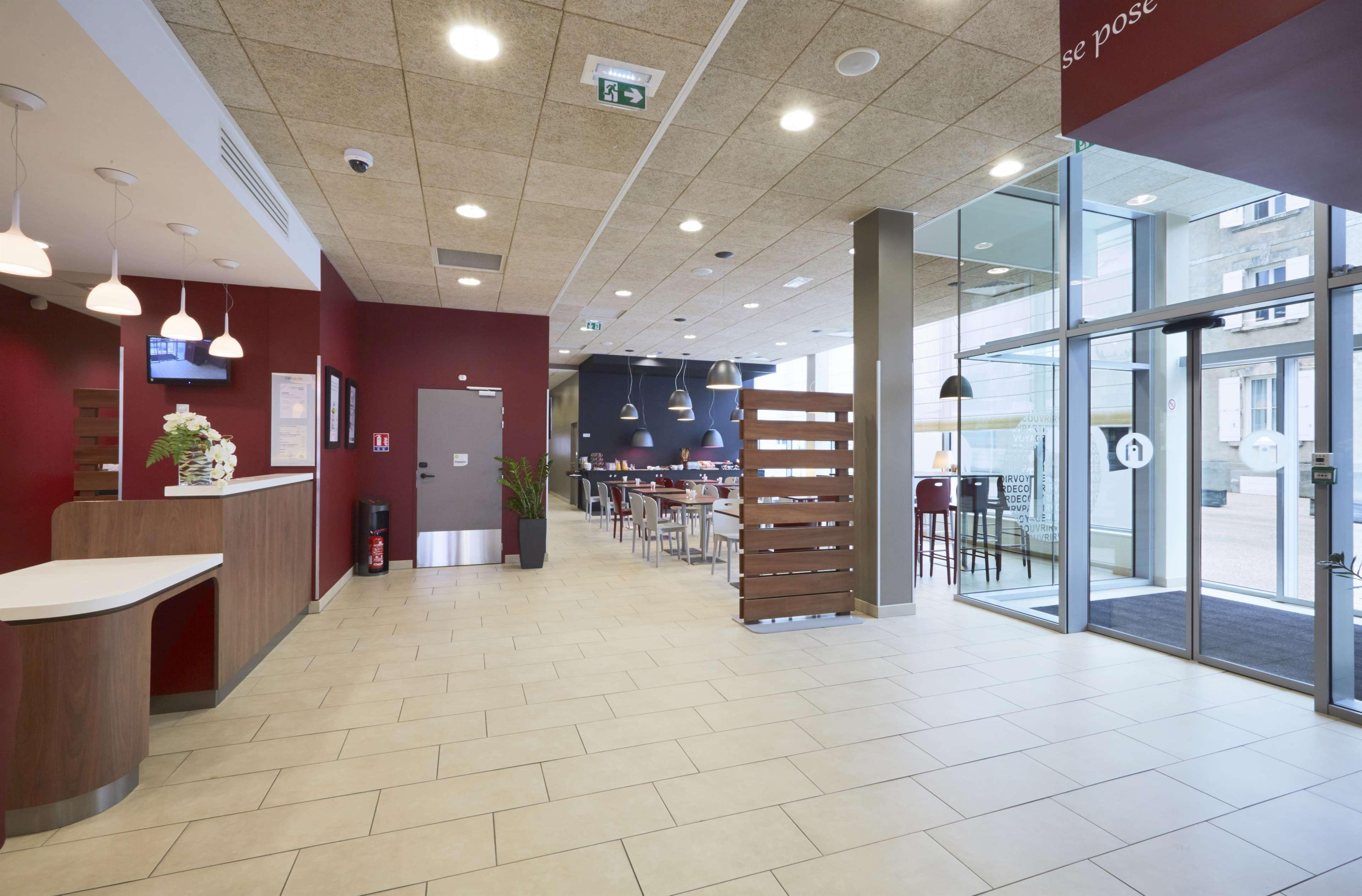 Hotel Campanile Sur Yon Centre Gare 3*